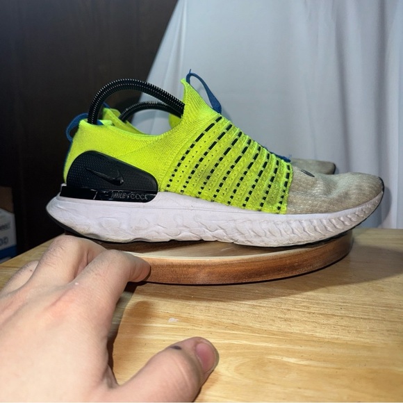 Nike React Phantom Run FK Flyknit 2 Volt Green  DM7603-700 Men's Size 11.5 - Picture 2 of 8